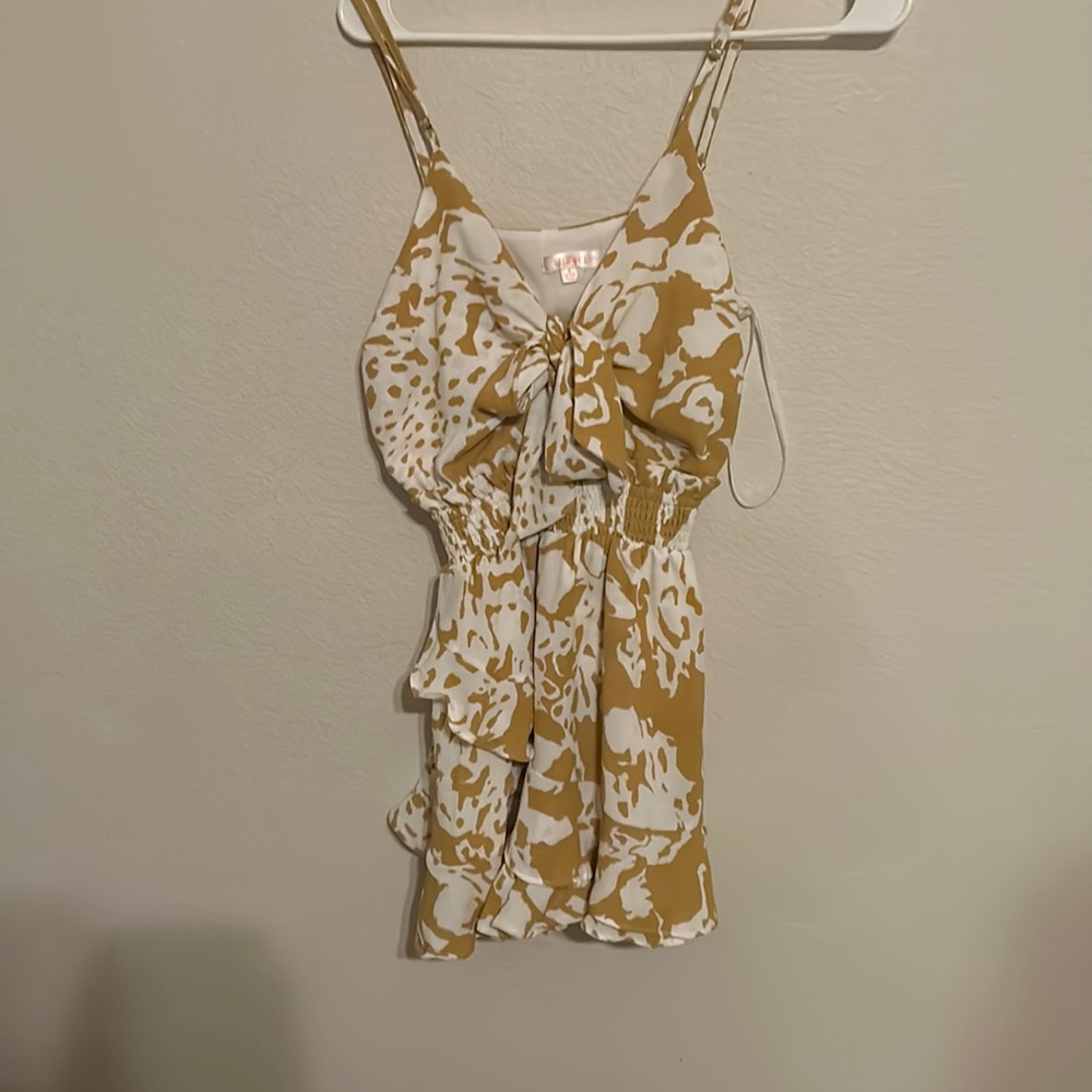 Yellow and white pattern romper from D&D size Small